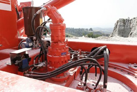 S330 — variable gauge, under a stone cutting machine for MF S.p.A. — 1 of 4